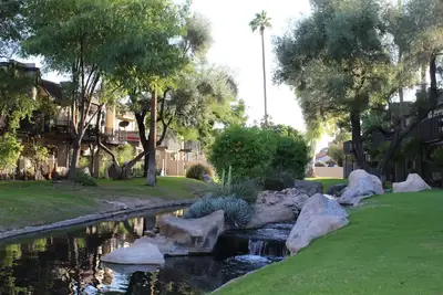 Image de Charming 2-bedroom home by the water with WiFi, fitness room in brilliant Mesa