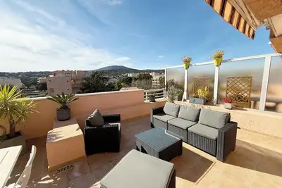 Image de Appartement terrasse avec 1 chambre dans résidence avec piscine