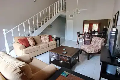 Cozy 1-bedroom condo in charming Coral Beach with WiFi, Ac, 5 min walk to beach,