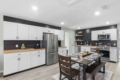 Image de Skyview Hideaway-Perched Above Mena, Built for Adventure Clean and New!