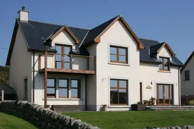 Image de Inchlonaig House - beautiful house opposite the beach for upto 10 people