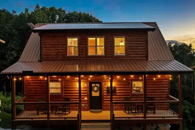 Image de Rustic Charm Meets Modern Comfort in the Smokies! ! ~Fireplace~Views~Hottub~Games