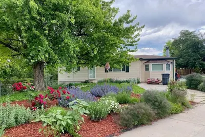Image de 4 Beds, Mountain View, great parks, gateway to the Rockies, washer and dryer