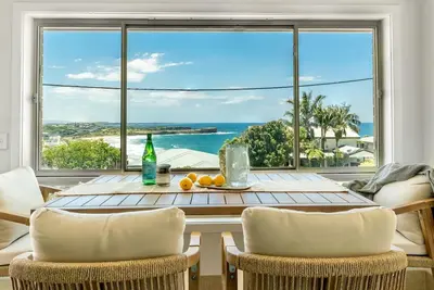 Image de Bella Dawn – Bombo Beach Views - Book 3, Pay for 2