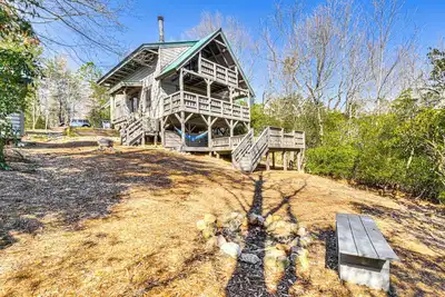 Image de 3 Mi to Dtwn Clayton: Cabin w/ Trail Access!