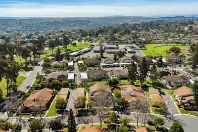 Image de 3-bed townhome in beachside town of Encinitas with WiFi, outdoor space