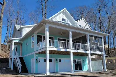 Image de New-for you! Ultimate beach house vacation! On White Lake w/stunning views. 6 Br!