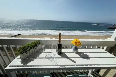 Image de Oceanfront Getaway - Parking - Stunning Views