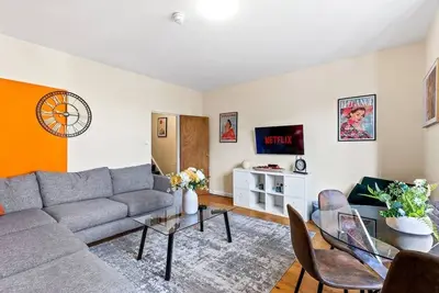 Image de 10 Beds | Contractors | Central | Sleeps 12
