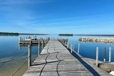 Image de Lakefront Cabin in Hessel (Cabin #2)