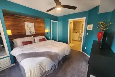 Image de Cozy 1 bedroom condo 5 minutes from Golf and Hot Springs!