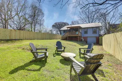 Image de Walk to Amphitheater & Stadium: Home w/ Deck!