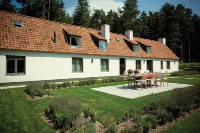 Image de luxury and comfort in private and natural oasis. . . yet easy access to highway