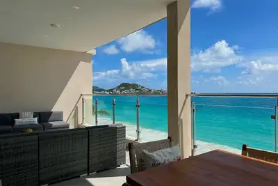 Image de SeaPearl 3br Beachfront Penthouse with Generator