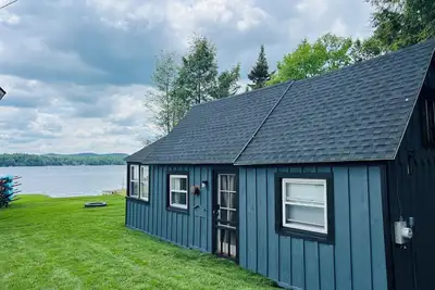 Image de Fourth Lake Getaway Lodges ~ Daybreak Lodge
