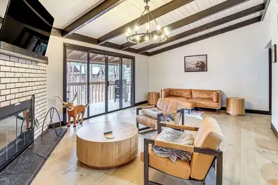 Sledding Thrills & Fireside Warmth: Pinetop Home