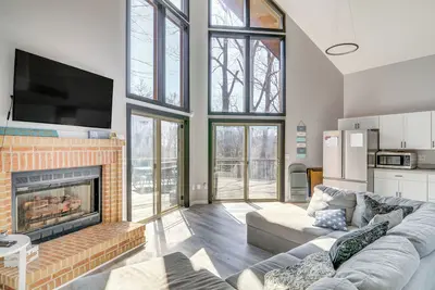 Image de Walk to Dale Hollow Lake: Updated Cottage w\/ Deck!