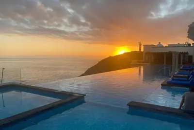 Image de 4-bedroom, 5-bathroom Luxury Condo at Vista Encantada