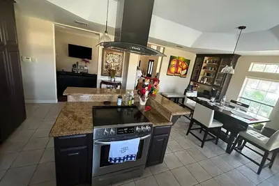 Image de 4-bedroom house in charming McAllen with WiFi, Ac. Book now