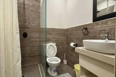 Image de Charming 2-bedroom apartment with WiFi, Ac in wonderful Rowans