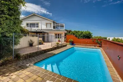 Image de Napier Hilltop Stays - views & outdoor pool!