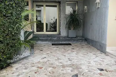 Image de À 5 mn de la plage de Beaulieu sur Mer studio cuisine équipée, douche et Wc.