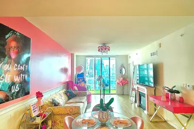 Image de BarB&B A Pink Paradise Awaits