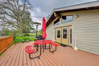 Image de 9 Mi to Spanaway Park: Home w\/ Indoor Hot Tub