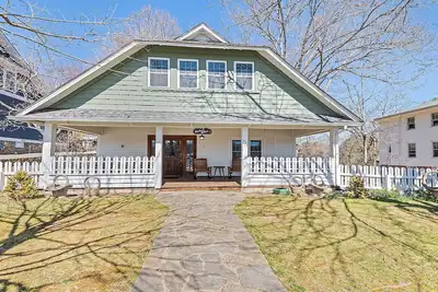 Image de Charming 7-bedroom cottage with WiFi, Ac in serene Lake Junaluska