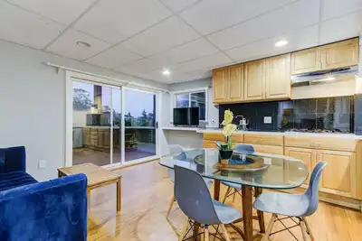 Image de 6bd/4ba Hilltop Home w/Hot Tub, Billiards, Bbq and Views!