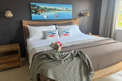 Image de Updated top-floor one-bedroom condo with amazing views in popular BlueBay Resort