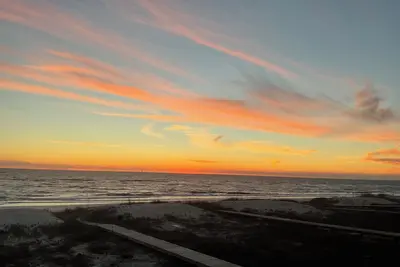 Image de Sunset Sonata-Sjb Oceanfront Townhome 3br\nDirectly on the Beach
