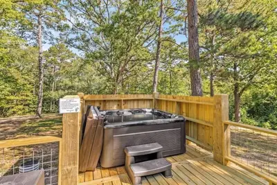 Image de Cabin-King Log Bed, Hot Tub, Fireplace, Pool Table