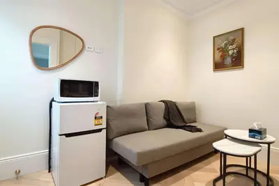 Image de Charming lodge with Ac, mins walk to Sydu and bus stop