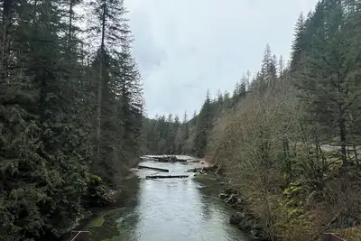 Image de Washougal River Front Apt. Pets Ok\nClose to Columbia Gorge, close to Pdx