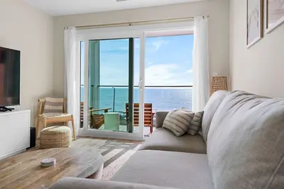 Image de Oceanside Oasis: Oceanfront w/ Pool & Elevator