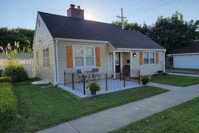 Image de Cozy 2-bedroom cottage in charming Grand Island with WiFi, Ac