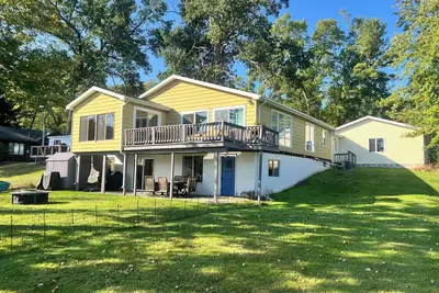 Image de Tranquil 3-bedroom lake haven in lovely Paw Paw with WiFi, Ac