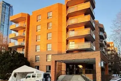Image de Modern Condo with Balcony, Bbq & Free Parking!