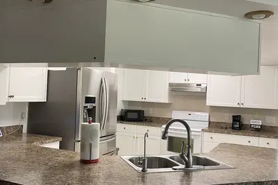 Image de Charming 2-bedroom chalet with WiFi, Ac in lovely Tampa