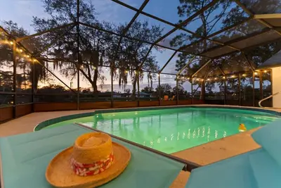 Image de Great Sunsets on Lake & Heated Pool / 4-bedroom house