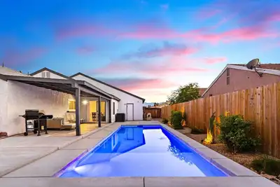 Image de Comfortable, Family-Ready Home with Fun Outdoor Space