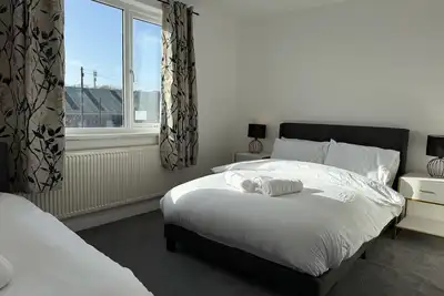 Image de Large and Peaceful 4-Bedroom House in Bridgend