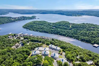Image de Table Rock Lake Access Condo-Double Kitchens-Free Attraction Tickets-Cmty Outdoor Pool-Pickleball
