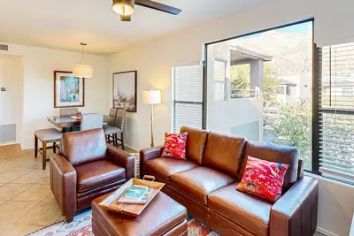 Image de Bright condo with balcony, shared pool & hot tub, central Ac, fireplace