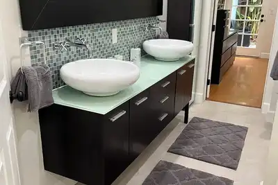 Image de Stunning, Quiet Vista Retreat Newly Remodeled and 10 Minutes from the Beach!