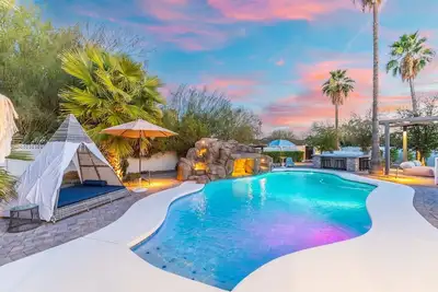 Image de Tropical Villa | Hot Tub | Pool | New Luxury