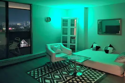 Image de Minimalist Downtown Apartment Huge Balcony