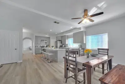 Image de Near Ontario Airpot/Claremont/Disneyland 4br/3. 5ba