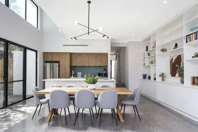 Image de Modern 4-Bed Double-Story House with Patio